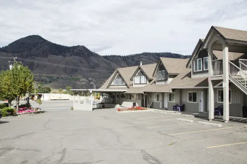 Best Budget Inn & Suites Kamloops Exterior Photos