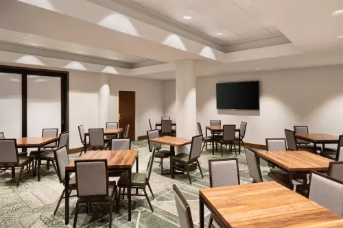 Embassy Suites by Hilton Tysons Corner Dining Photos