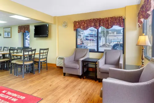 Econo Lodge Inn & Suites Gatlinburg at the Convention Center Dining Photos