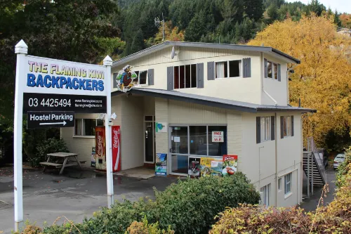 The Flaming Kiwi Backpackers Exterior Photos