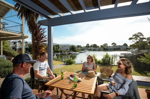 Captains Cove Resort - Waterfront Apartments Ristorazione Photos