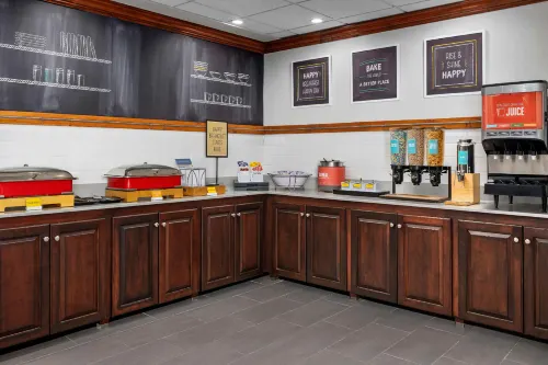 Hampton Inn & Suites Lake Mary at Colonial TownPark Dining Photos
