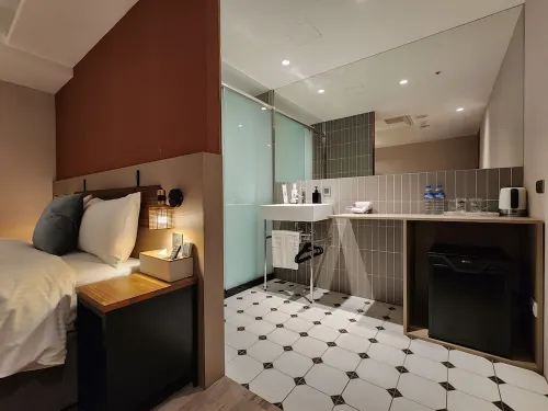 Fun Stay Inn Ximen Photos