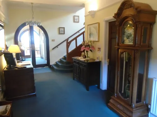 Trumbles Gatwick B&B Public Areas Photos