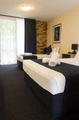 Lancaster Court Motel Rooms Photos