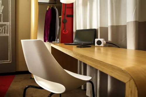 Ibis Styles London Gatwick Airport Photos