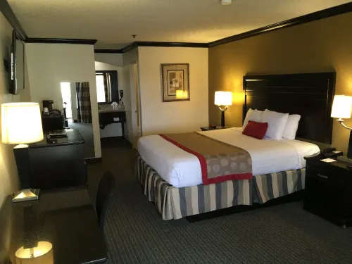 Ramada by Wyndham Ontario Camere Photos
