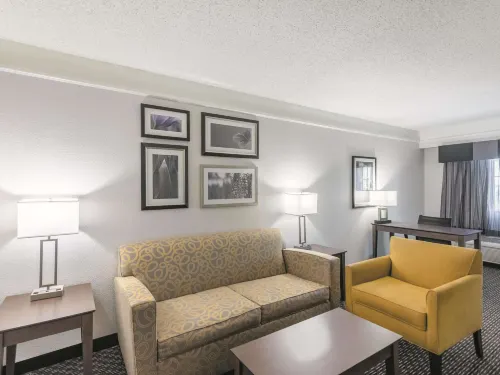 La Quinta Inn & Suites by Wyndham Denver Tech Center Rooms Photos