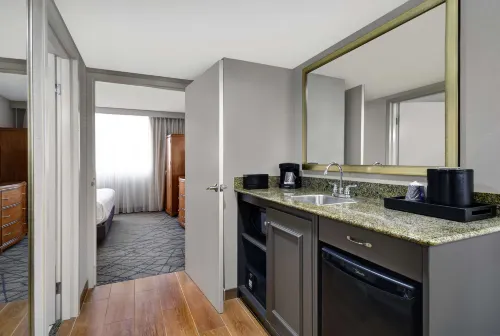Embassy Suites by Hilton Detroit Livonia Novi الغرف Photos