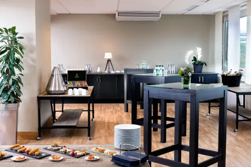 Wyndham Hannover Atrium Dining Photos