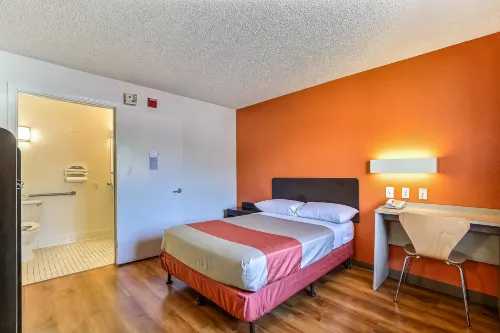 Motel 6 Pleasanton, CA Rooms Photos