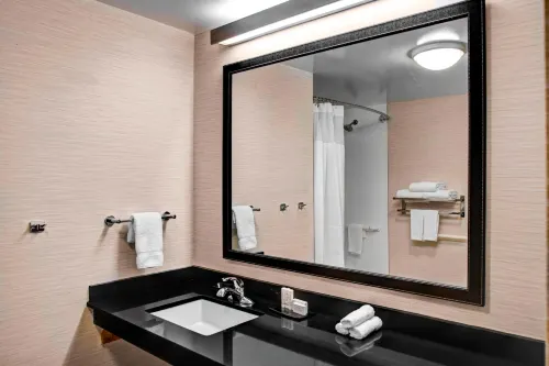 Fairfield Inn & Suites by Marriott Los Angeles LAX/El Segundo Rooms Photos
