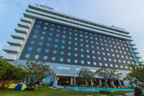 ASTON Cirebon Hotel & Convention Center Eksterior Photos