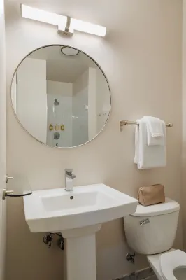 Found Hotel Chicago River North Rooms Photos
