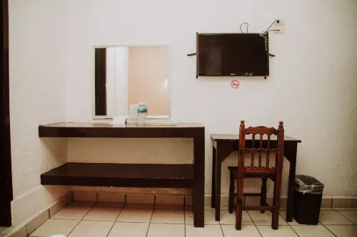 Hotel Cervantino Rooms Photos