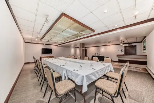 Jasper Inn & Suites by Innhotels Business Facilities Photos