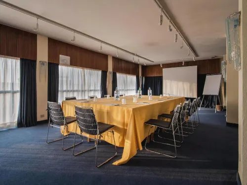 Hotel HR Business Facilities Photos