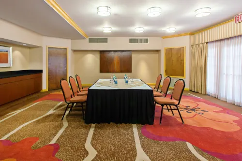 Hilton Garden Inn Valencia at Six Flags Business Photos