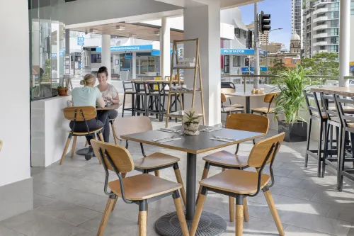 The Metropolitan Spring Hill Makanan Photos