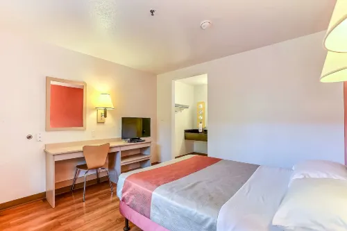 Motel 6 Pinole, CA Photos