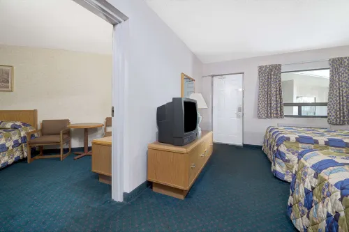 Super 8 by Wyndham Niagara Falls North Photos