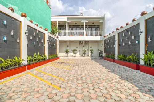RedDoorz Plus Near Gembira Loka Zoo 2 Area Publik Photos