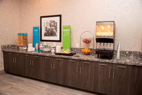 Hampton Inn & Suites by Hilton Thunder Bay Restauration Photos