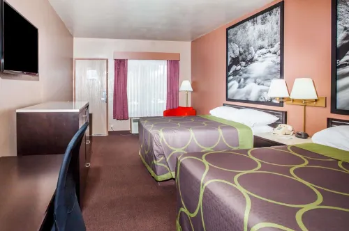 Super 8 by Wyndham Anaheim/Disneyland Drive Rooms Photos
