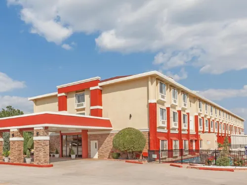 Ramada by Wyndham Oklahoma City Airport North Außen Photos