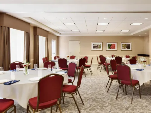 Hilton Garden Inn Roseville Restauration Photos