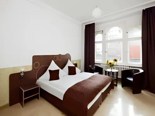 Three Little Pigs Hostel - Your Berlin Castle Empfohlen Photos