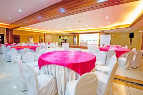 Family Country Hotel & Convention Center Ăn uống Photos