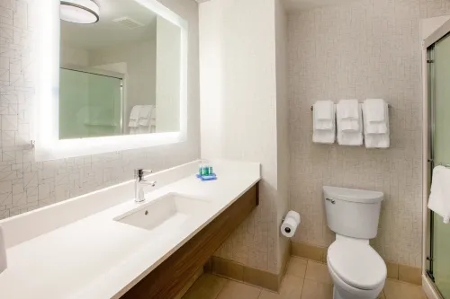 Holiday Inn Express New Rochelle Rooms Photos