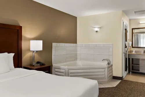 Comfort Inn & Suites Sequoia Kings Canyon Photos
