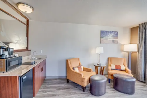 The Ashley Inn & Suites Rooms Photos