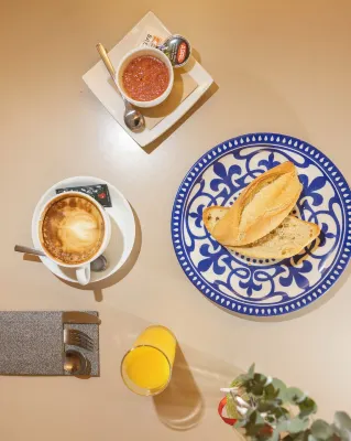 Hotel Avenida Dining Photos