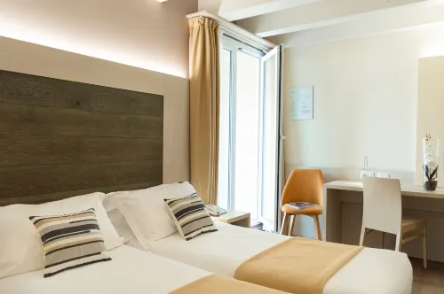 Hotel Alexander Rooms Photos