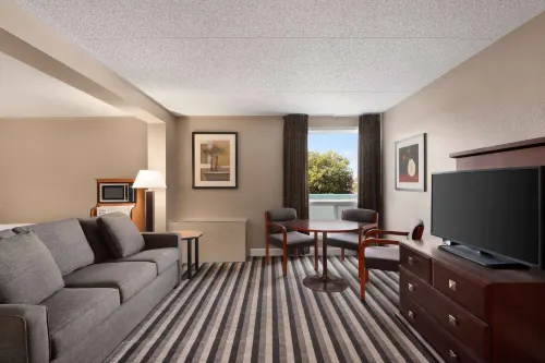 Royal Hotel Regina, Trademark Collection by Wyndham Huoneet Photos
