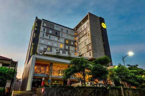 Yello Hotel Jemursari Unggulan Photos