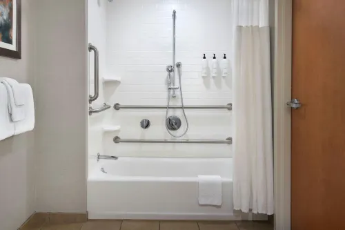 Fairfield Inn & Suites Great Barrington Lenox/Berkshires Rooms Photos