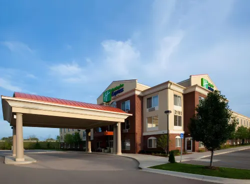 Holiday Inn Express & Suites Detroit - Farmington Hills Extérieur Photos