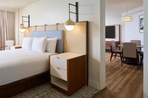 Hyatt Regency Waikiki Beach Resort & Spa Rooms Photos