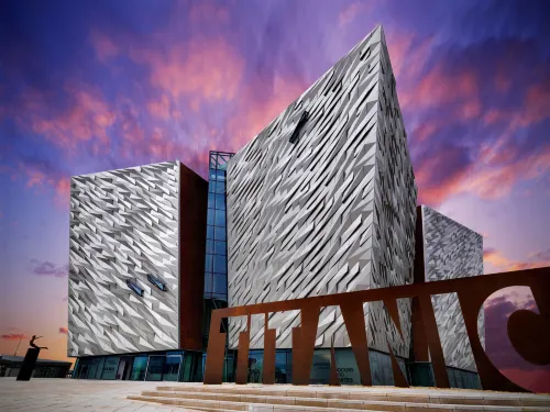 Ibis Belfast City Centre Exteriör Photos