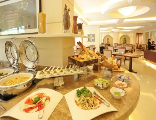 Hilton Garden Inn Hanoi Dining Photos