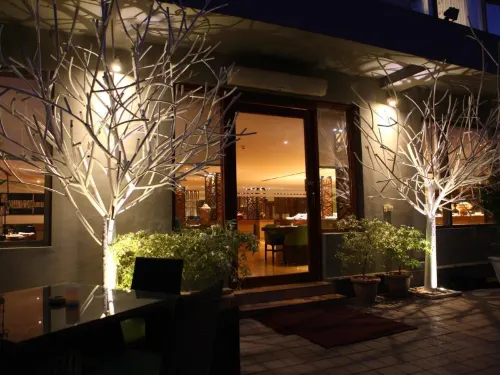 Radisson Blu Plaza Hotel Hyderabad Banjara Hills Exterior Photos