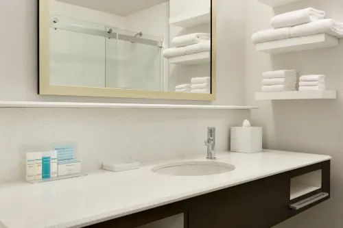 Hampton Inn North Olmsted Cleveland Airport Rooms Photos
