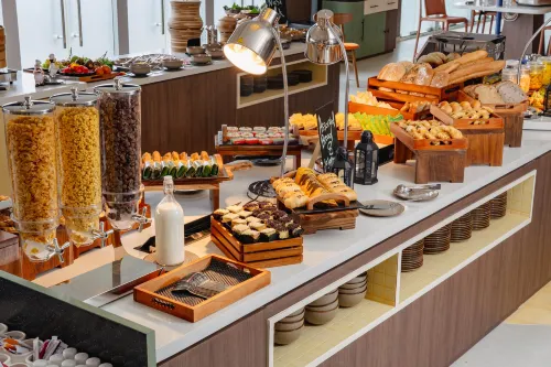 ARTOTEL Hub Simpang Temu Makanan Photos