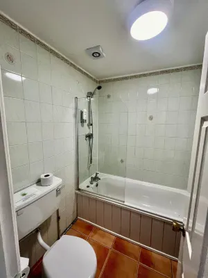 Whites Hotel Rooms Photos