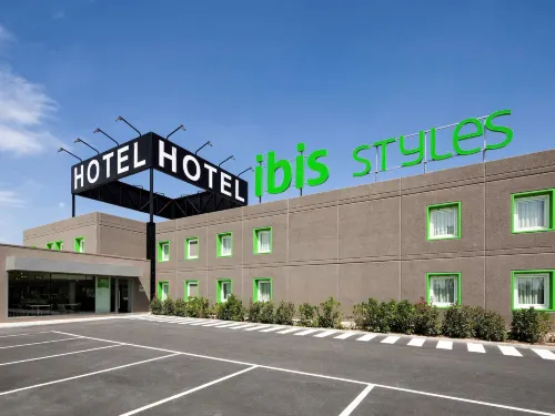 Hotel Ibis Styles Lleida Torrefarrera Esterni Photos