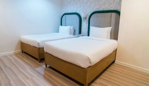Queen Margarette Hotel - Downtown Rooms Photos